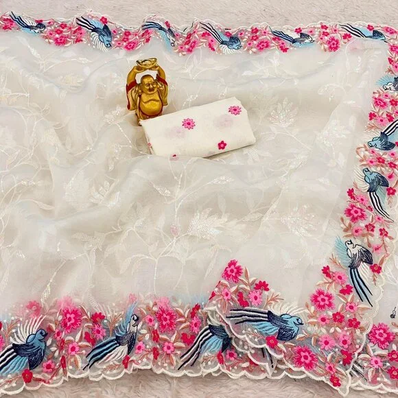 Beautiful Sequins--Saree - Picture 3 of 4